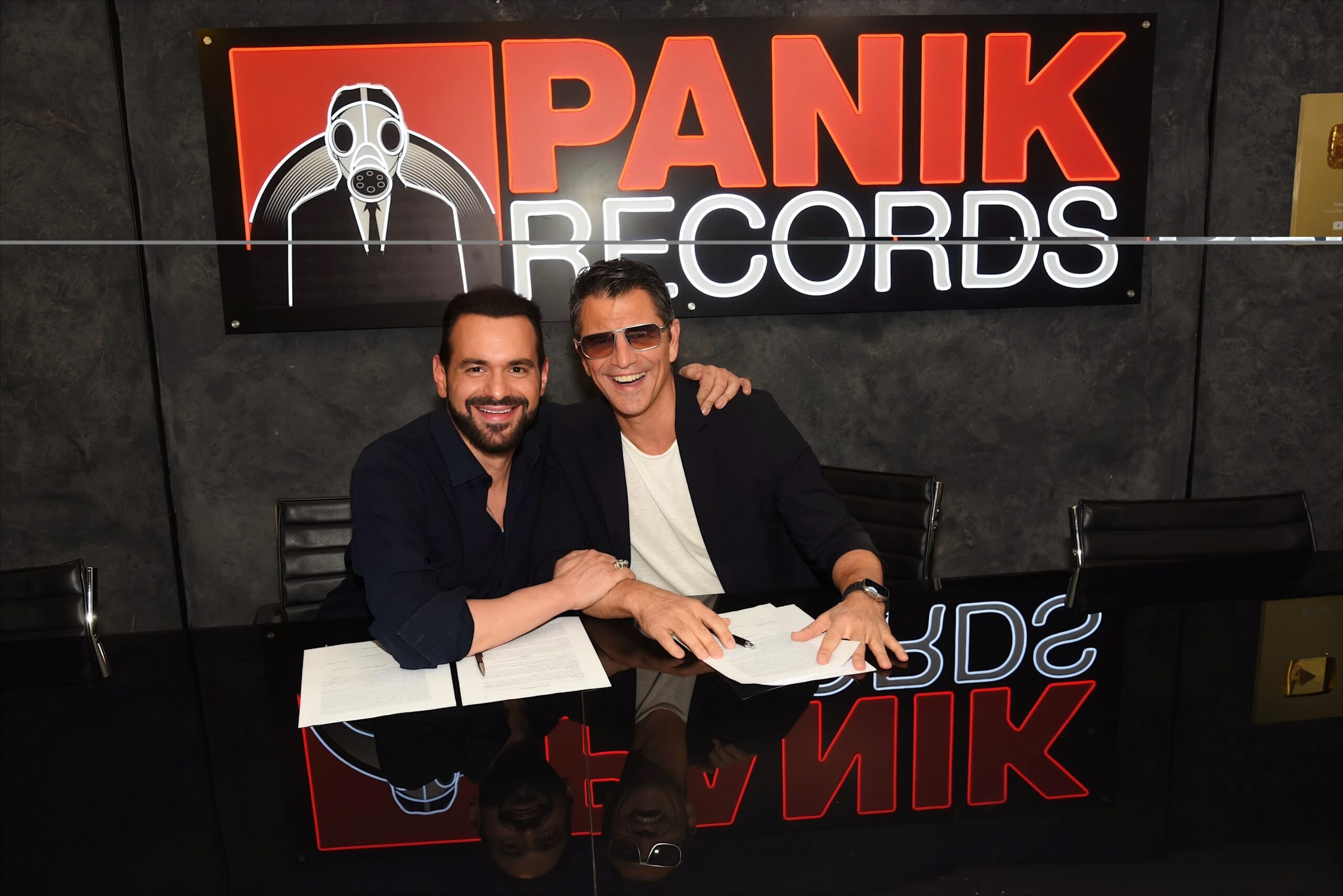 Σάκης Ρουβάς – Party – έκπληξη από την Panik Records